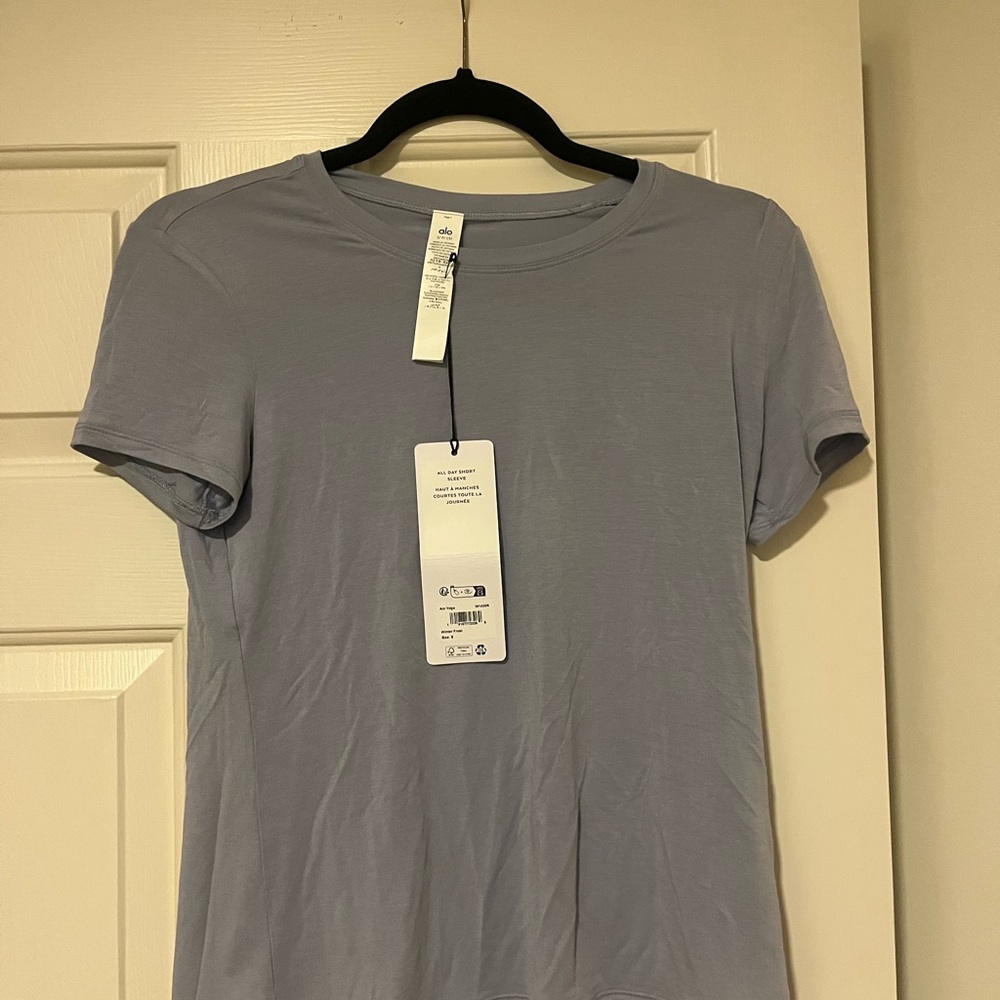 ALO Yoga Light Lavender Short Sleeve Crewneck Tee NWT
